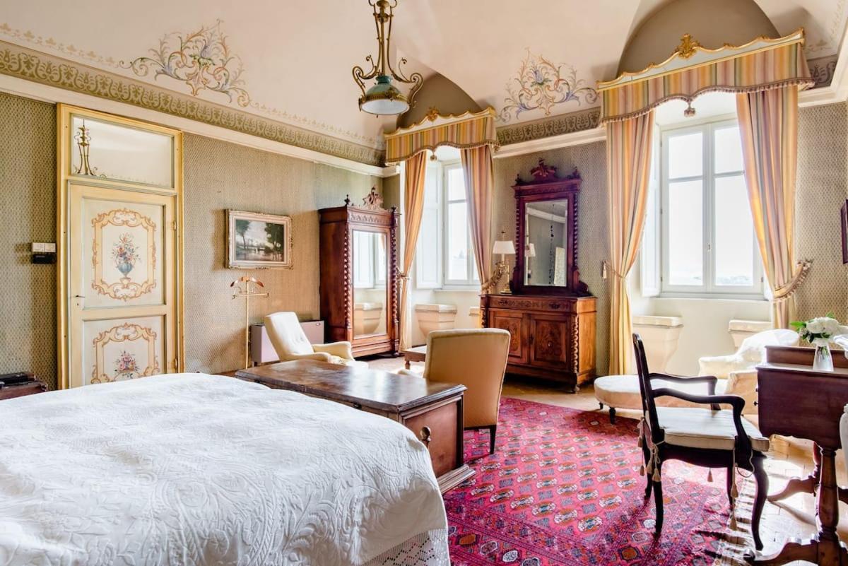 ネイヴェ Castello Di Coazzolo Bed & Breakfast エクステリア 写真