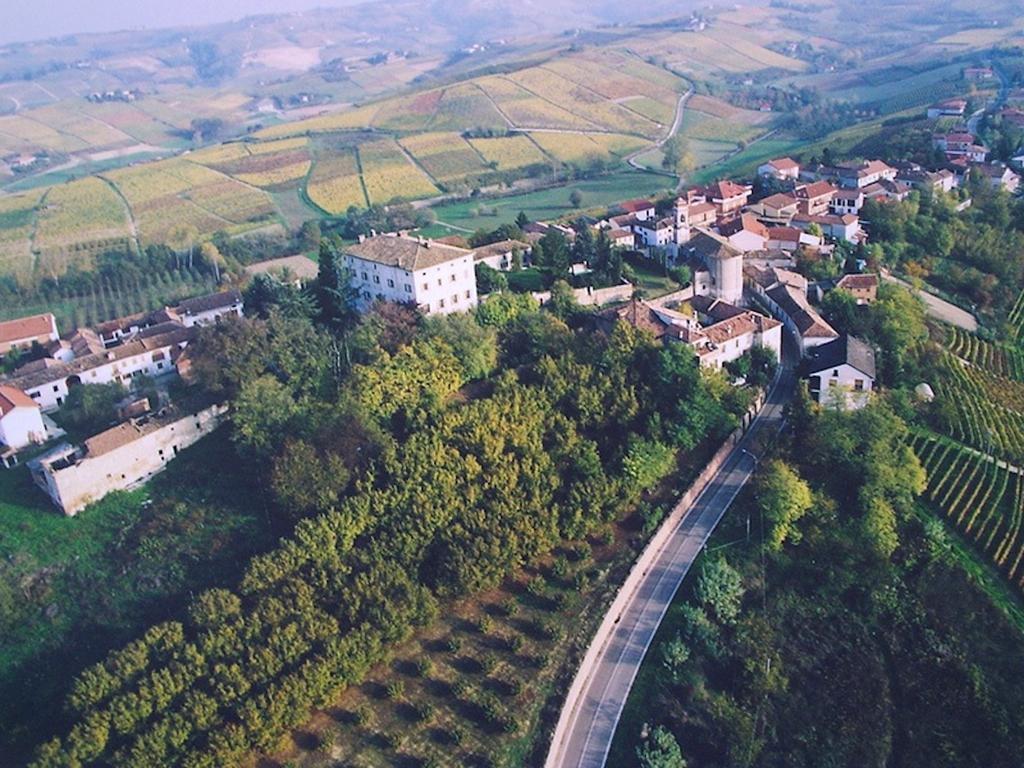 ネイヴェ Castello Di Coazzolo Bed & Breakfast エクステリア 写真