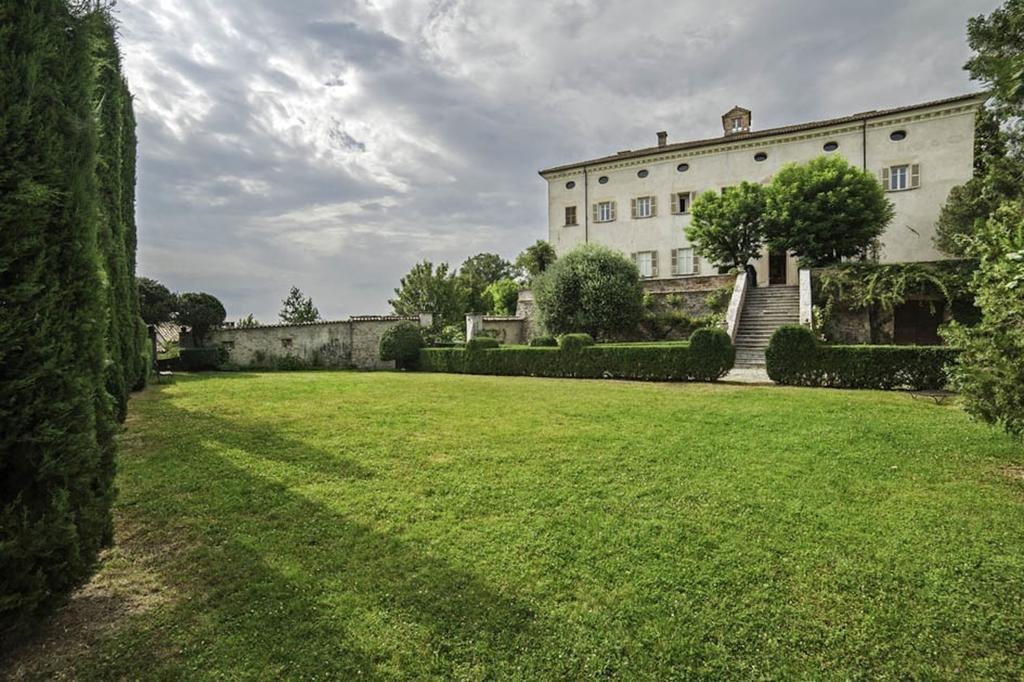 ネイヴェ Castello Di Coazzolo Bed & Breakfast エクステリア 写真